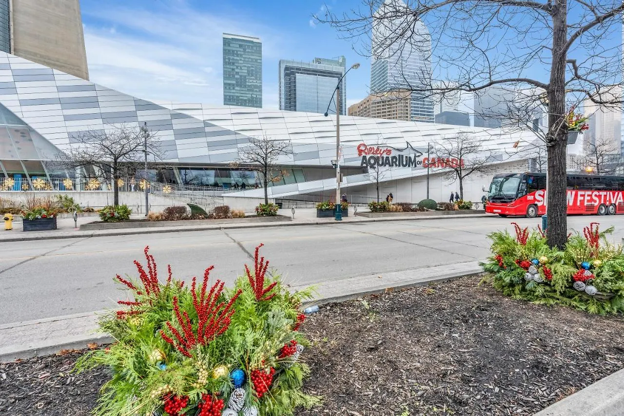 Cityplace Luxury Suites Toronto 4*,