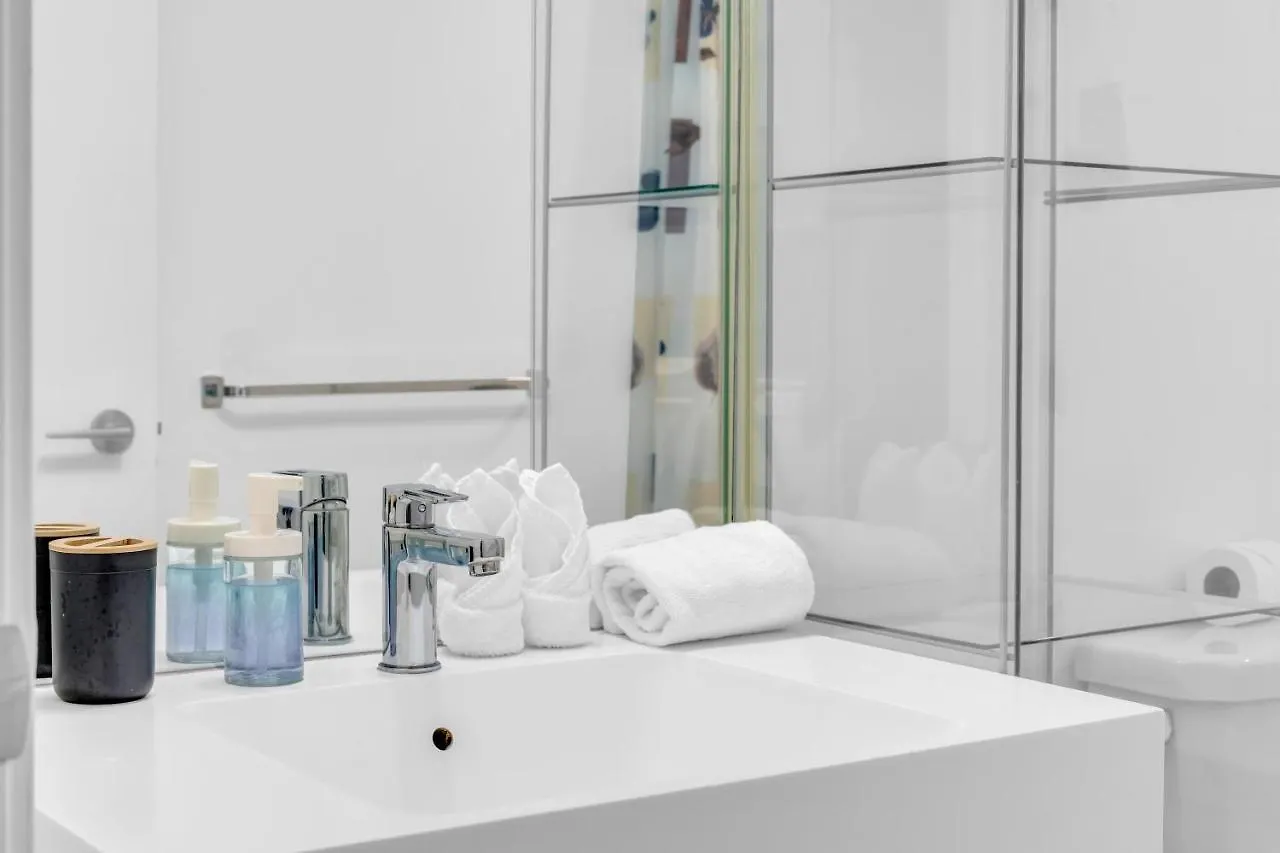 Cityplace Luxury Suites Toronto Aparthotel