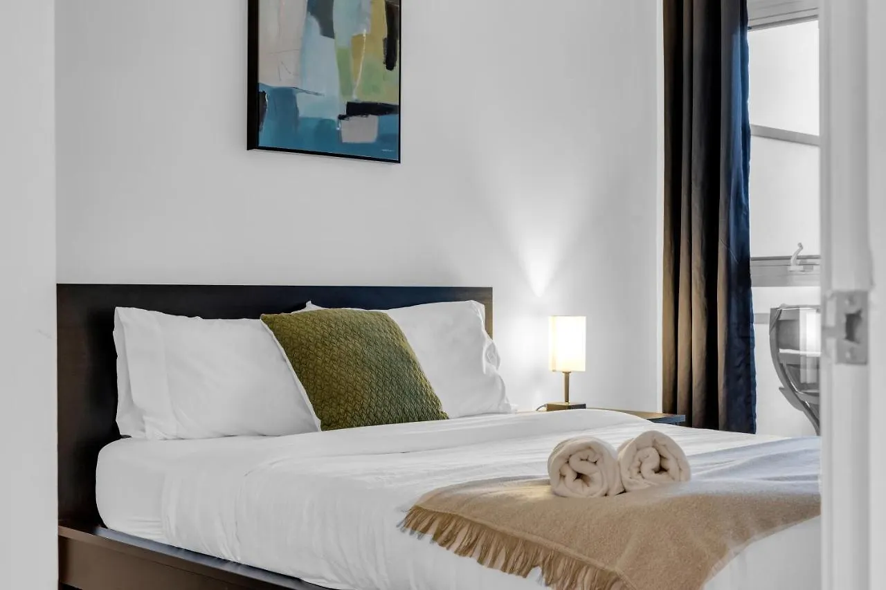 Cityplace Luxury Suites Toronto Canada